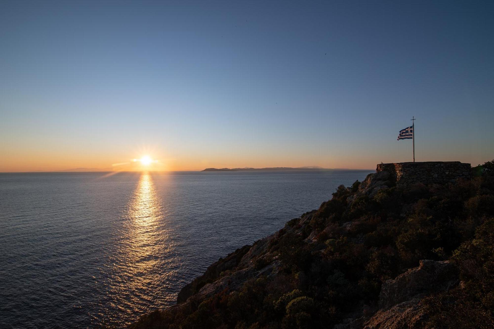 Astra Sarti Luxury Suites Bagian luar foto