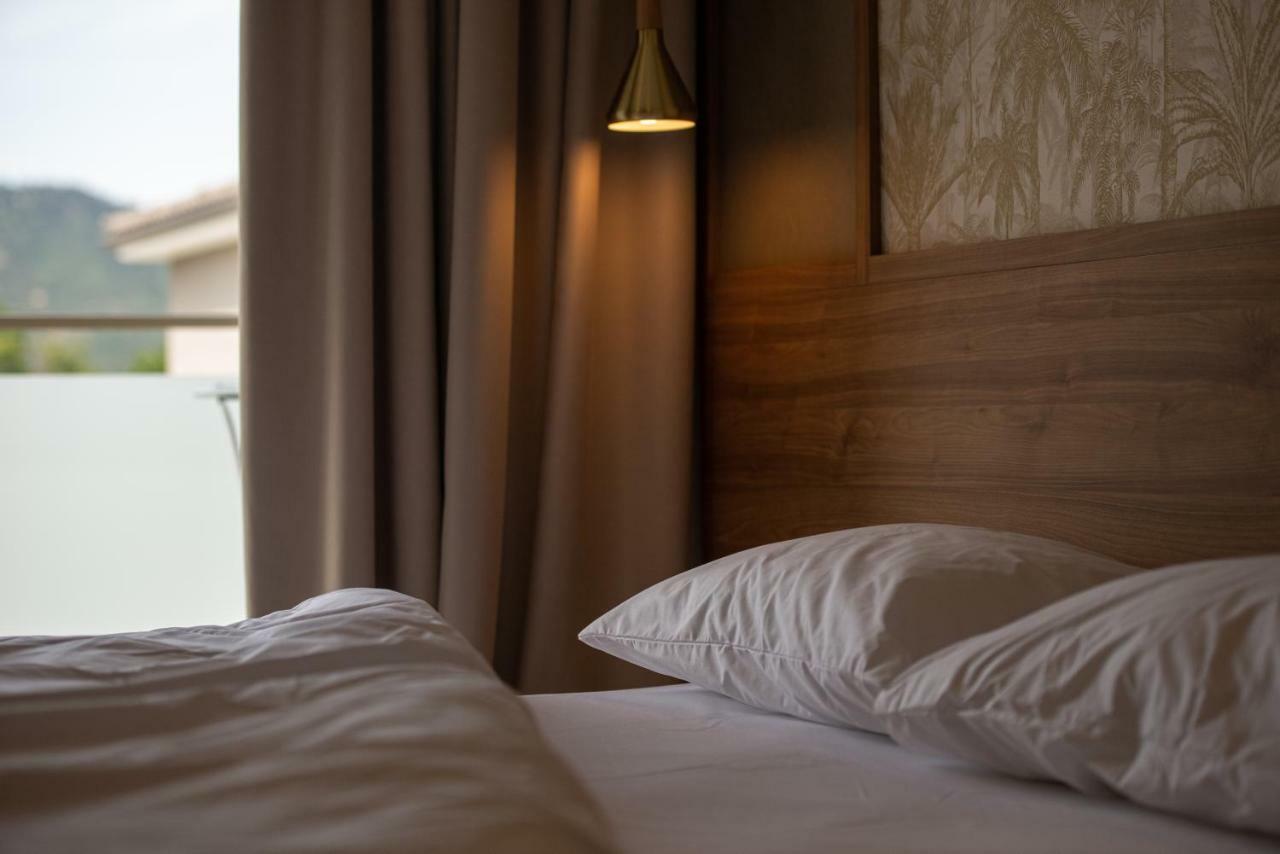 Astra Sarti Luxury Suites Bagian luar foto